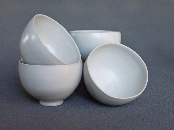4 white tea bowls
