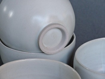 4 white tea bowls, closeup